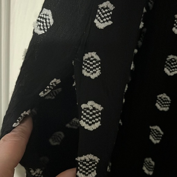 *NEW* LOFT Black & White Flutter Sleeve Dress Size L - Picture 7 of 9